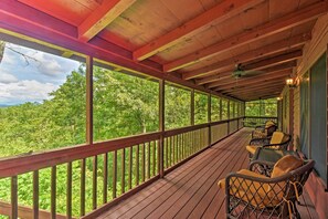 House (4 Bedrooms) | Interior - Cozy 'sunset View' Cabin w/ Game Room & Mtn Views! (Ellijay)