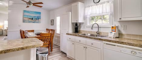 House (3 Bedrooms) | Interior