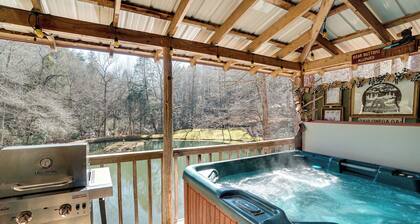 Secluded Family Retreat in Dahlonega w/ Hot Tub!