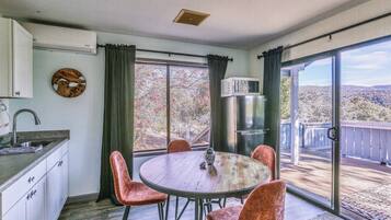 Apartment (0 Bedroom) | Interior