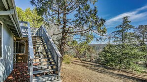 A wooden staircase leading to a building with a view of a forested area. - Cozy Studio w/ Well-being Retreat: Near Yosemite! (Ahwahnee)