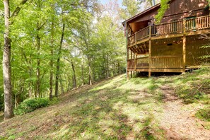 Interior - On Fightingtown Creek: Forested Mccaysville Cabin! (McCaysville)
