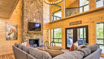 House (5 Bedrooms) | Interior