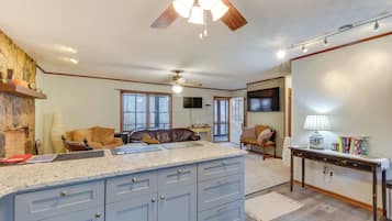 House (2 Bedrooms) | Interior