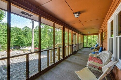 Cozy Hiawassee Cabin - 4 Mi to Lake Chatuge!