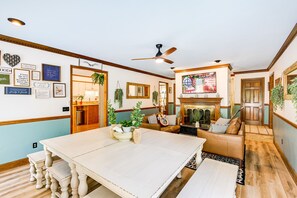 Dining - Home on 7 Acres: Hike On-site + 9 Mi to Nashville (Whites Creek)