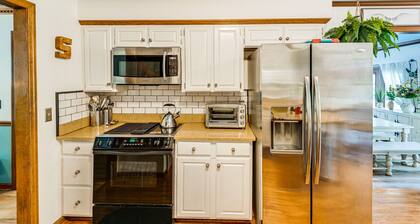 Home on 7 Acres: Hike On-site + 9 Mi to Nashville