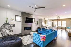 House (3 Bedrooms) | Interior - Vibrant Home w/ Deck, 2 Mi to Downtown Nashville! (Nashville)