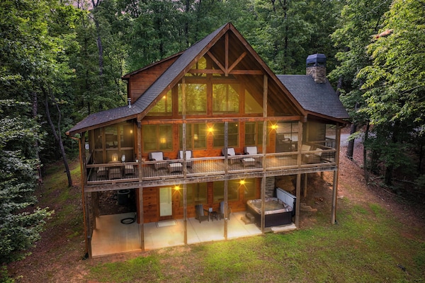 Luxury Mineral Bluff Cabin With Deck & Hot Tub! - Blue Ridge, GA