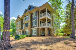 Apartment (2 Bedrooms) | Interior - Lakefront Oconee Vacation Rental w/ Patio & Views! (Greensboro)