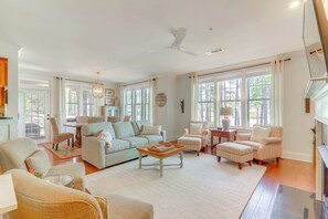 Apartment (2 Bedrooms) | Interior - Lakefront Oconee Vacation Rental w/ Patio & Views! (Greensboro)