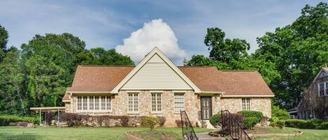 House (3 Bedrooms) | Front of property