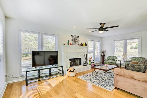 Bright Sugar Hills Home ~ 5 Mi to Lake Lanier