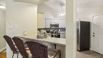 House (3 Bedrooms) | Private kitchen | Paper towels