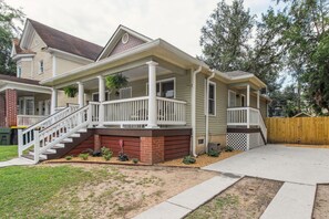 Exterior - Savannah Home w/ Patio & Grill ~ 2 Mi to Downtown (Savannah)