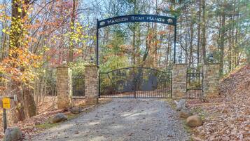 House (6 Bedrooms) | Interior