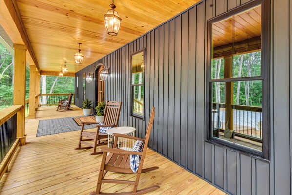 House (4 Bedrooms) | Interior - Luxurious Clarkesville Cabin w/ Decks & Fire Pit (Clarkesville)