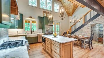 House (4 Bedrooms) | Interior