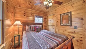 Rumah (2 Bedrooms) | 2 kamar tidur, ruang kerja ramah laptop, dan setrika/meja setrika