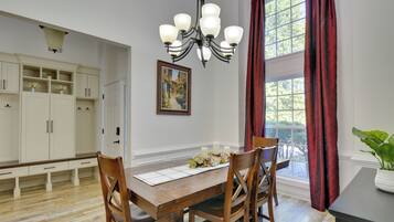 House (4 Bedrooms) | Interior