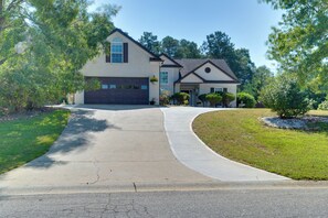 House (4 Bedrooms) | Interior - Spacious Winder Getaway w/ Hot Tub + Game Room! (Winder)