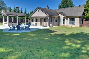 House (4 Bedrooms) | Interior - Spacious Winder Getaway w/ Hot Tub + Game Room! (Winder)