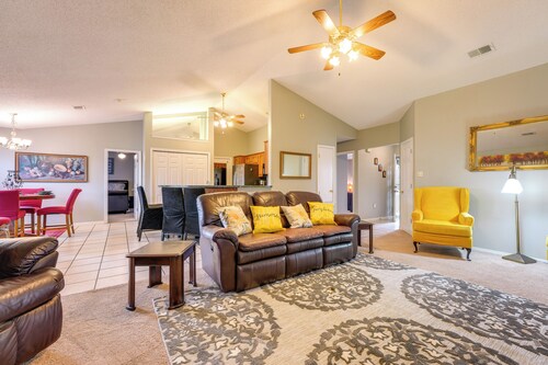 Horn Lake Home w/ Yard: 8 Mi to Graceland!