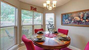 House (4 Bedrooms) | Interior