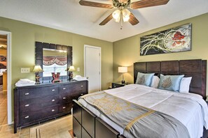 House (3 Bedrooms) | Interior - Hampton Home w/ Fireplace + Close to Beaches! (Hampton)