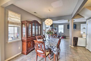 House (3 Bedrooms) | Interior
