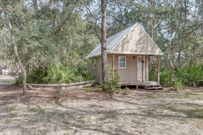 House (3 Bedrooms) | Interior - Charming Darien Hideaway w/ Porch, Near Downtown! (Darien)