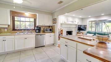 Talo (4 Bedrooms) | Sisätilat