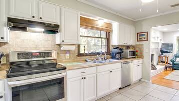 House (4 Bedrooms) | Interior