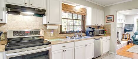 House (4 Bedrooms) | Interior