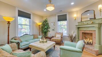 House (4 Bedrooms) | Front of property