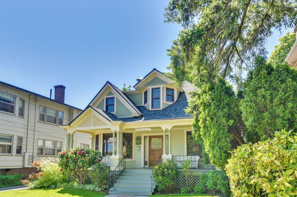 Historical Portland Home < 2 Mi to Downtown!