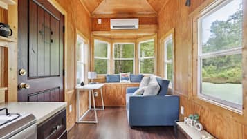 House (1 Bedroom) | Interior