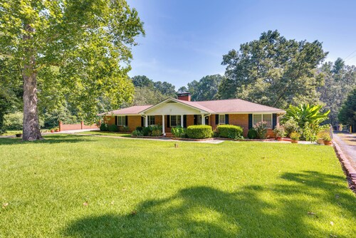 ~ 13 Mi to Atlanta: Private Stone Mountain Getaway