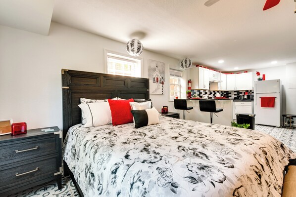 Interior - ~ 13 Mi to Atlanta: Private Stone Mountain Getaway (Stone Mountain)