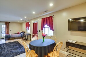 Interior - Convenient Cedar City Studio < Half-mi to Downtown (Cedar City)