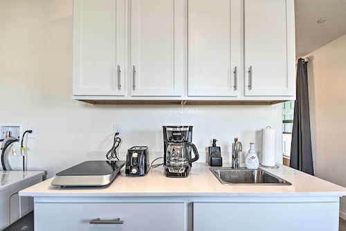 Contemporary Los Banos Studio < 3 Mi to Dtwn!