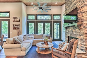 House (3 Bedrooms) | Interior - Ellijay Cabin Escape: Hot Tub & Fire Pit! (Ellijay)