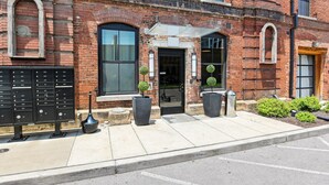 Unclassified image, 5 of 24, button - Studio w/ Pool Access: 2 Mi to Downtown Nashville! (Nashville)