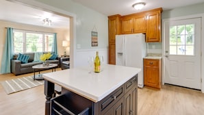 Cottage (4 Bedrooms) | Interior - The Sunrise Cottage w/ Hot Tub, 3 Mi to Downtown (Blue Ridge)