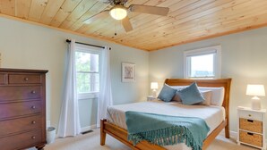 Cottage (4 Bedrooms) | Interior - The Sunrise Cottage w/ Hot Tub, 3 Mi to Downtown (Blue Ridge)