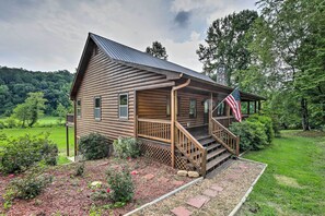 Exterior - Riffle Run Cabin: River Access, Hot Tub, Game Room (Ellijay)