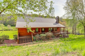 Exterior - Riffle Run Cabin: River Access, Hot Tub, Game Room (Ellijay)