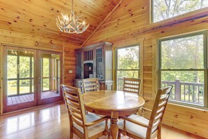 Dining - Riffle Run Cabin: River Access, Hot Tub, Game Room (Ellijay)