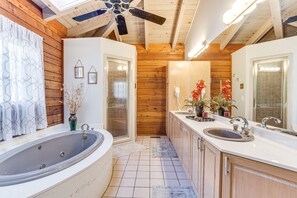 House (3 Bedrooms) | Bathroom - Peaceful Lawrenceville Cabin w/ Hot Tub on 6 Acres (Buford)