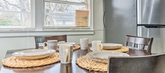 East Point Home ~ 6 Mi to Downtown ATL